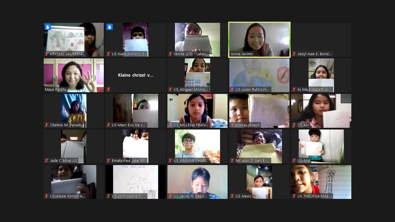 Grade 5 students in a virtual interactive session