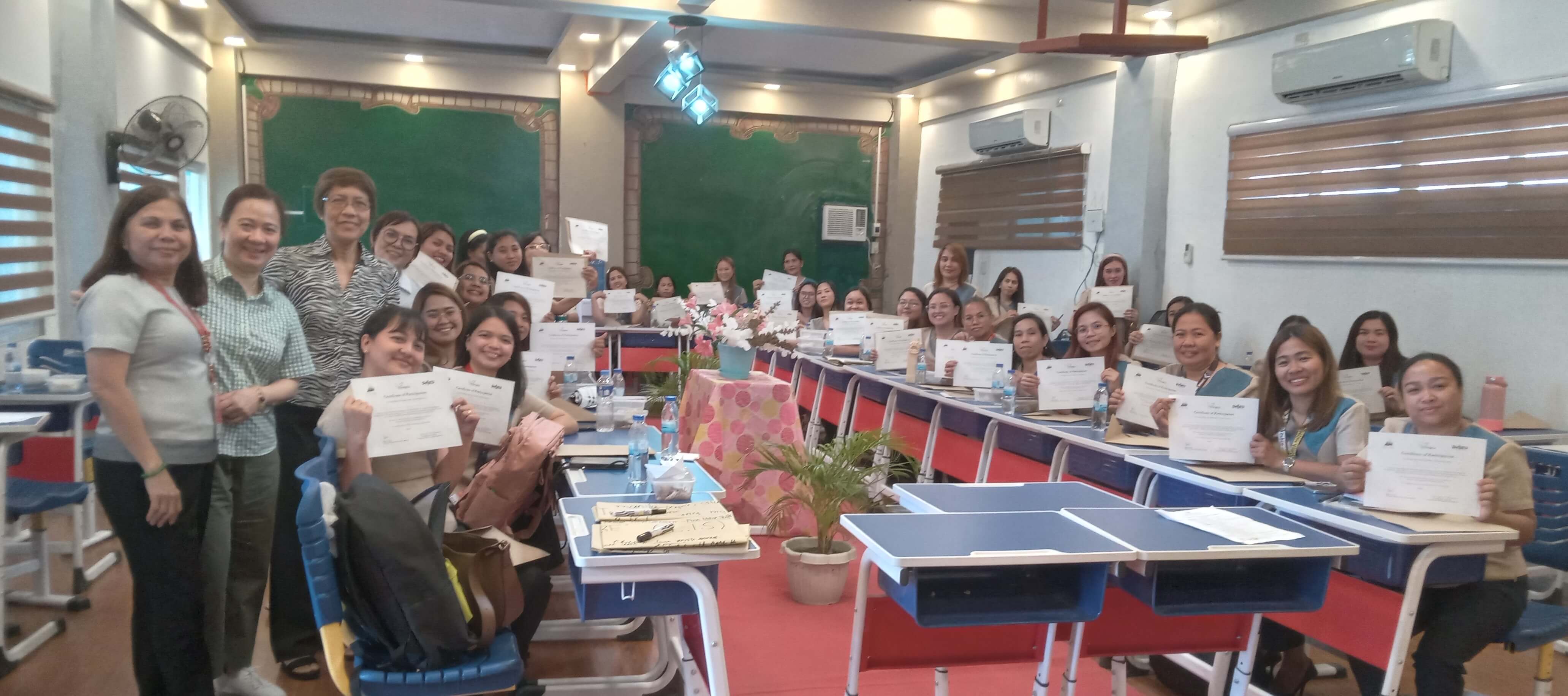 Kindergarten teachers in workshop