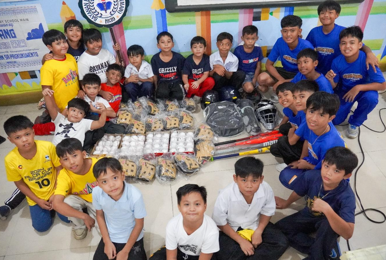 Bayanan Baseball Team Group Photo